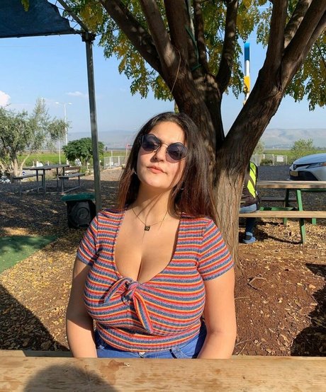 Noam L hübsche heiße galerien