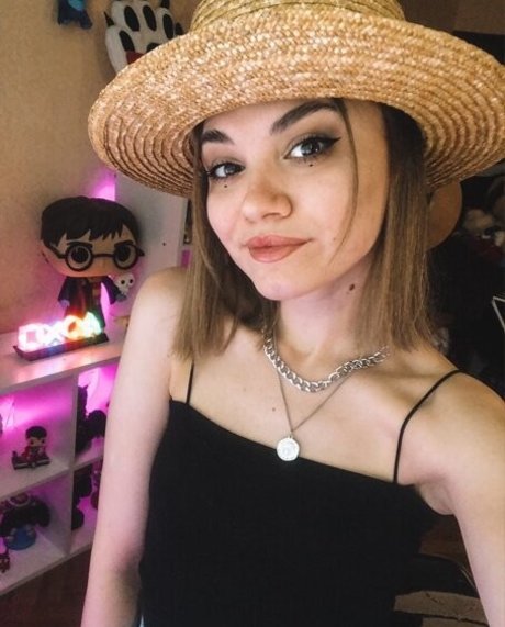 Vikamccline pornostar nackten bild