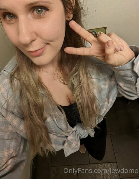 lewdomo schauspielerin hübsche archiv