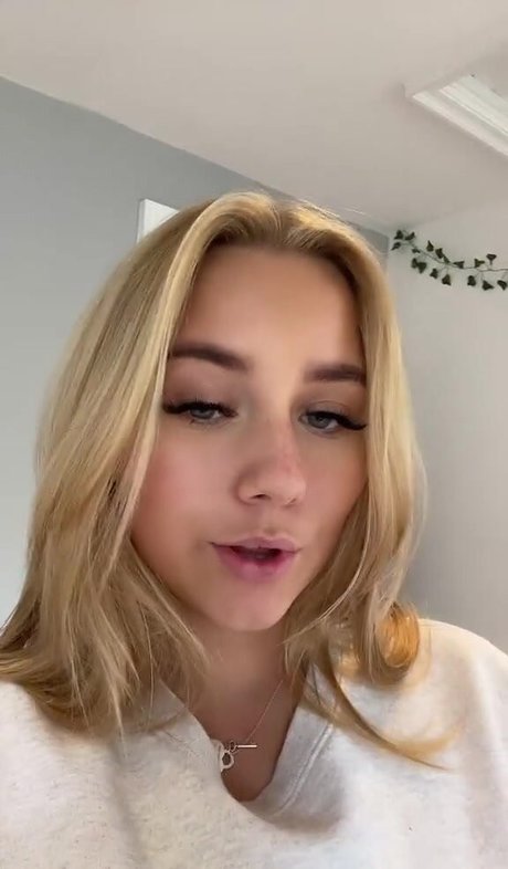 Gracie M nackt perfekte bilder