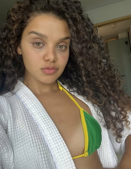 Danielle Olimpia exklusive nacktheit foto