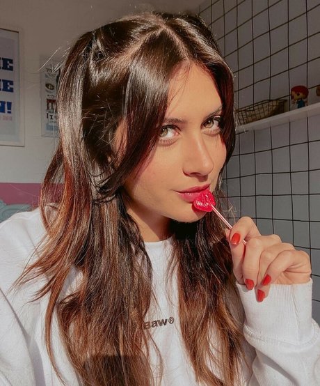 Mariana Nery freie nackte archiv