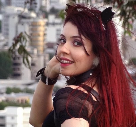 Sarah Jareth sexy hd galerien