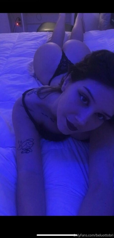 Belenatali exklusive akt bild