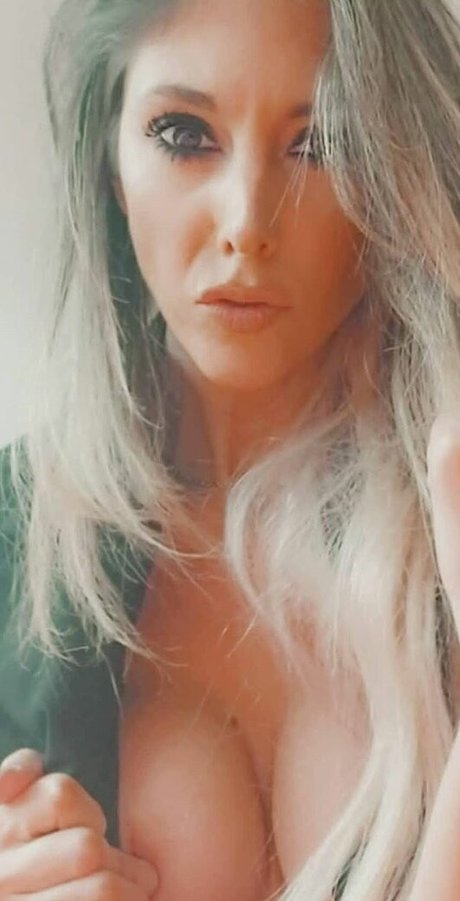 Daniela Fortinera sexy akt galerie