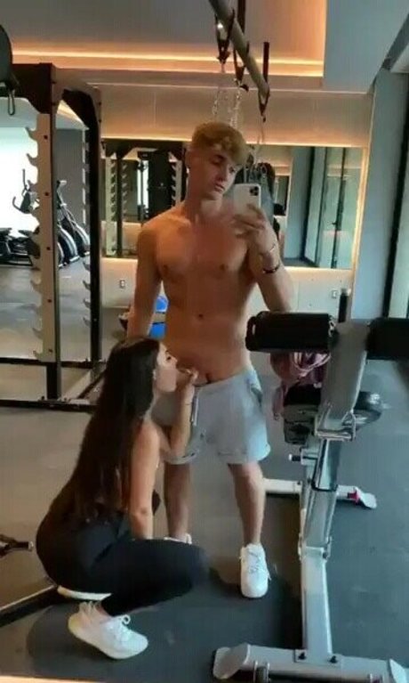 Halleyoungg kunst pornografische galerien