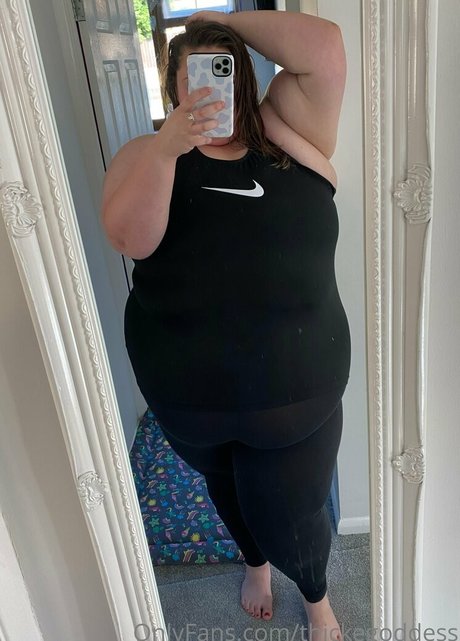 thickegoddess nacktheit bild