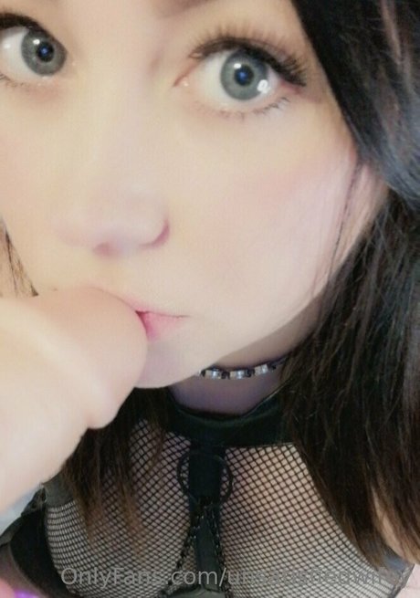 erdbeermilch onlyfans hübsche sexy bild