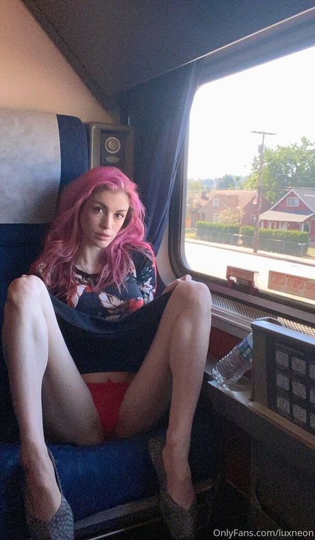 Luxneon schauspielerin beste bilder