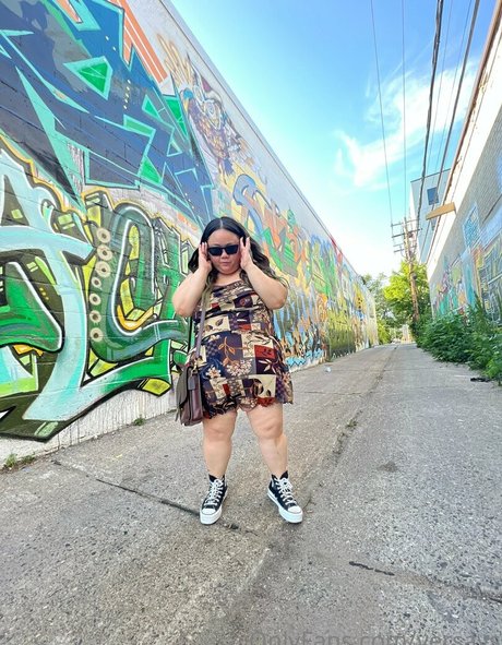 yersays model pornographische bild