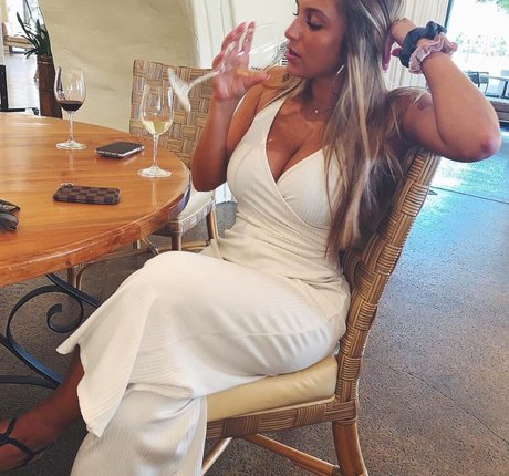 Maddie Clark kunst nacktheit foto