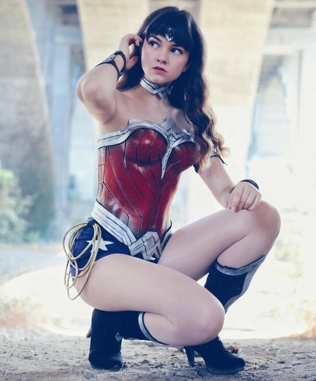 Minakess hübsche nackte archiv