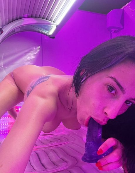 Daniela Bagdasaryan heiße akt bilder