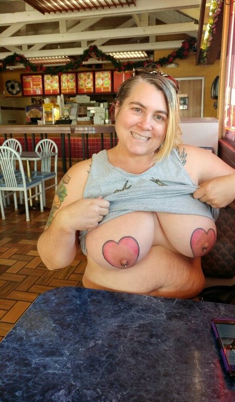 Celeste Woodrow perfekte top bilder