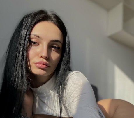 mikitty y model akt bilder