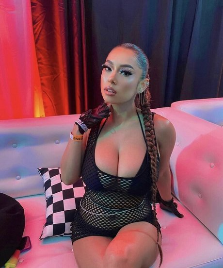 Thestarvasquez erotische kunst galerie