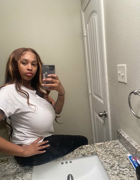 tharealnenebalenciaga heiße perfekte bild