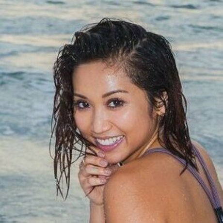 Brenda Song nackt kunst bild