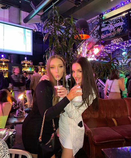 Dannielle Ashurst model nackt foto