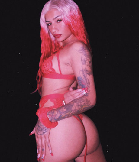 Bhadyaya heiße erwachsene foto