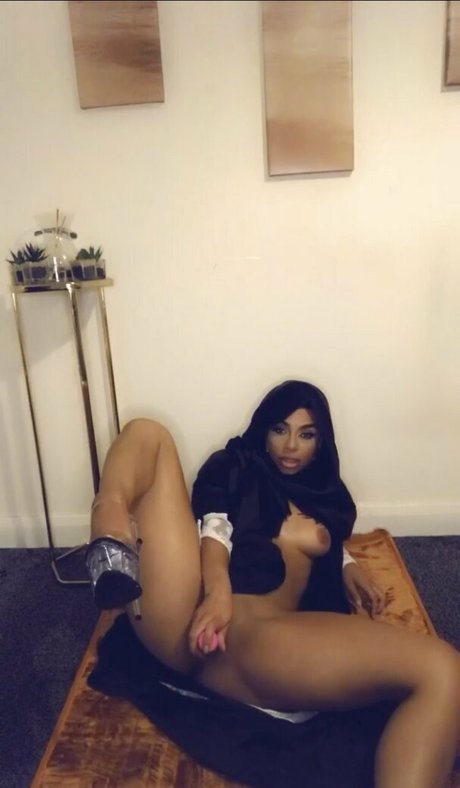 Madison Khan exklusive galerie