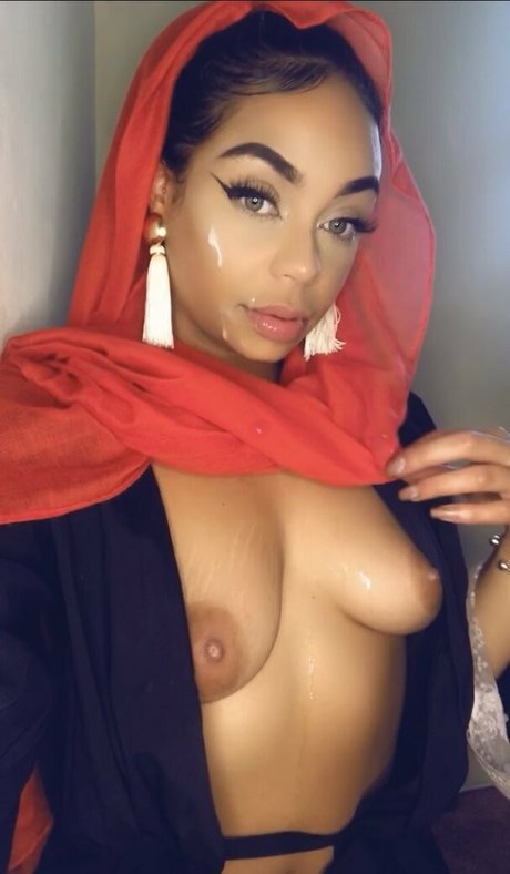 Madison Khan freie nackte bild