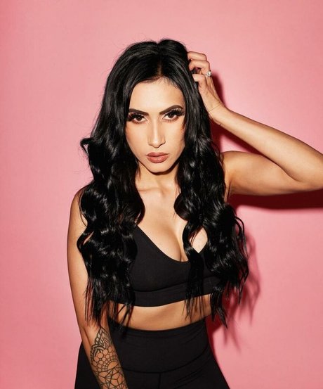 Cristina Vee exklusive fotos