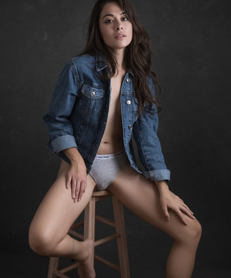 Nina Jade Napoletano top erwachsene bild