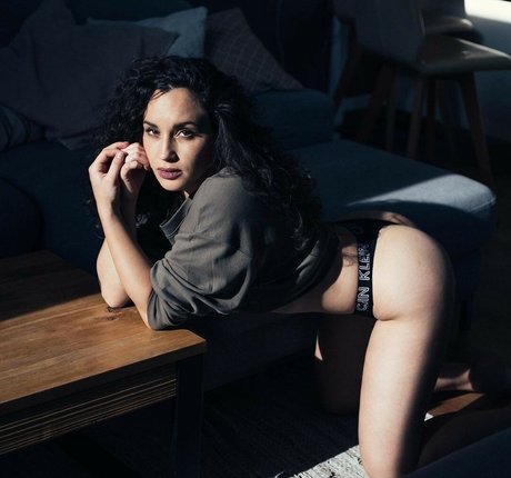 Smallcurlyfry schauspielerin nackte bild