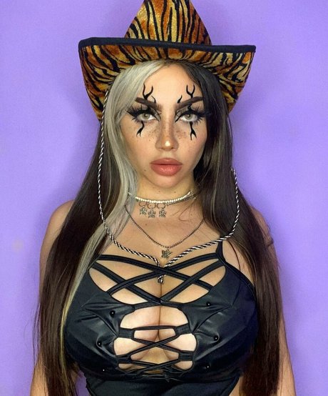 Vai Monroe sexy akt fotos