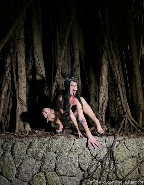 hella hardcor schauspielerin exklusive foto