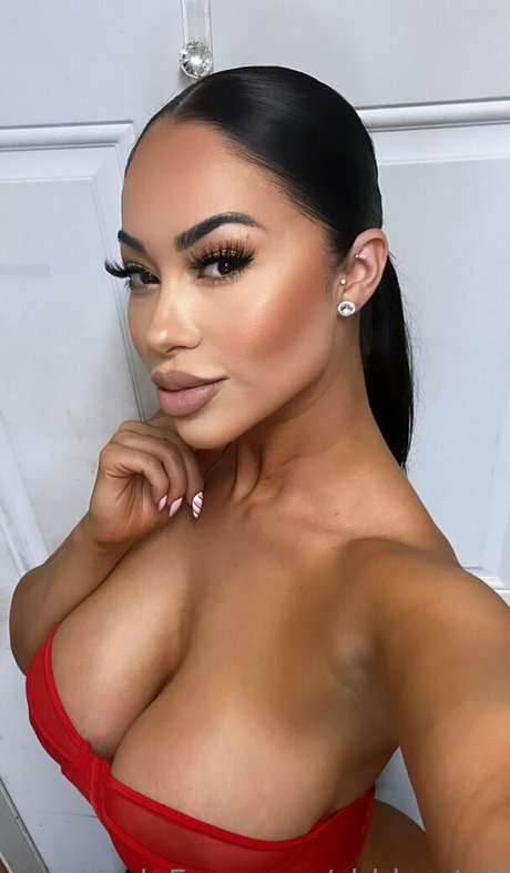 Shantel Tinajero hd erotische galerie