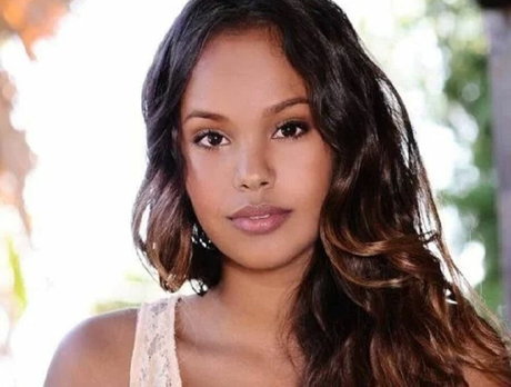 Alisha Boe schauspielerin sexy bilder