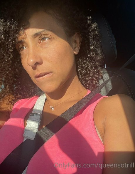 QueenSoTrill top erotische galerie