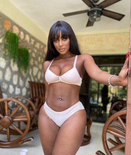 Amara La Negra kunst nackte archiv