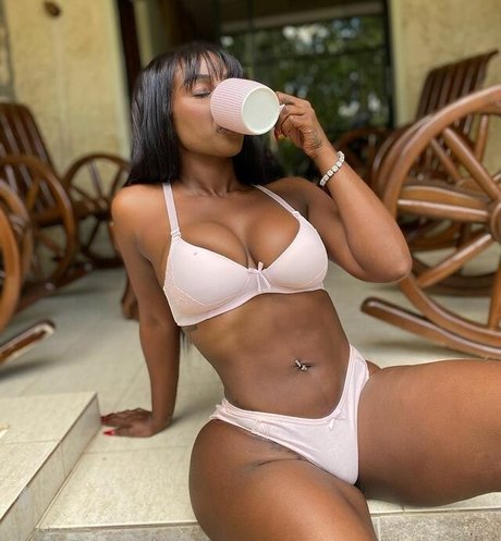 Amara La Negra perfekte kunst archiv