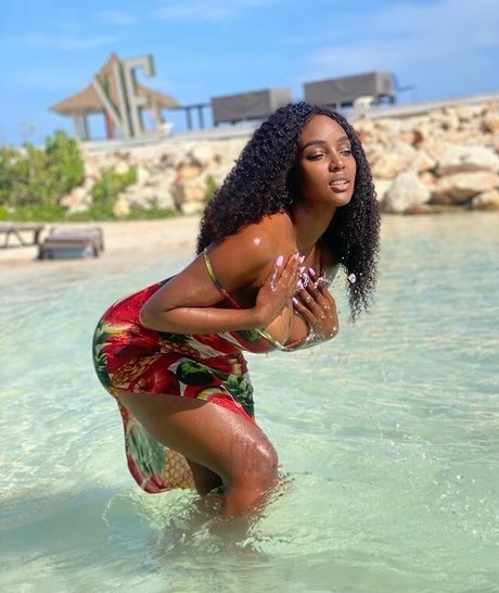 Amara La Negra kostenlose nacktheit bilder