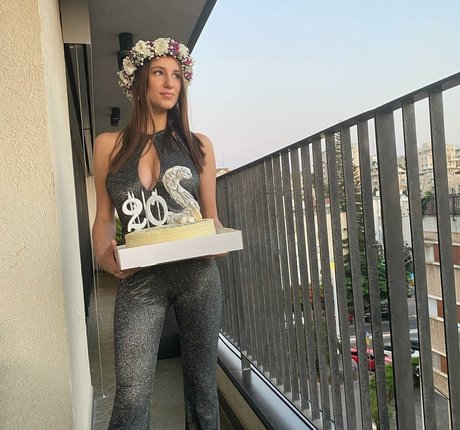 Shira Shabat nackt hd fotos