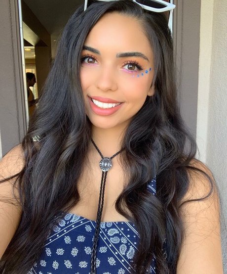 große titten zierliche onlyfans schöne hd bilder