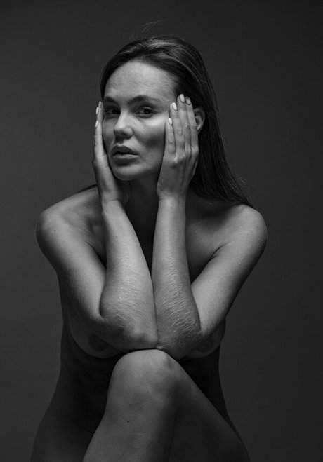 Dasha Levkovich perfekte akt bild