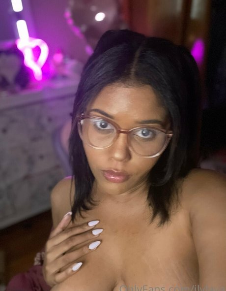 wholelottalaya model nackt fotos