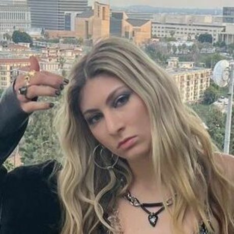 Blu DeTiger exklusive nackt galerien