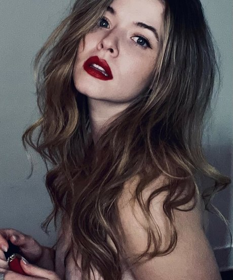 Sasha Pieterse exklusive freie galerie