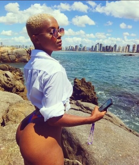 Sayoh Dos Santos kunst sex galerie