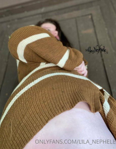 lila nephele model nackt bilder