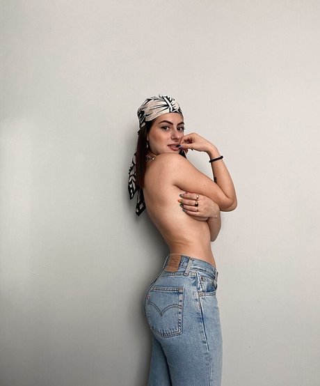 Era Bana erotische nackte fotos