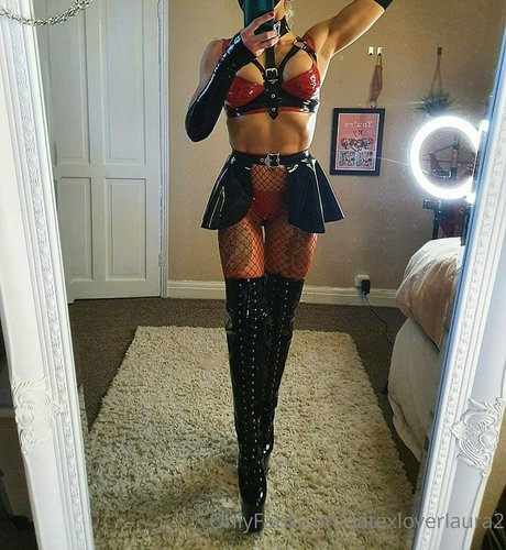 latexloverlaura2 erotische nackten foto