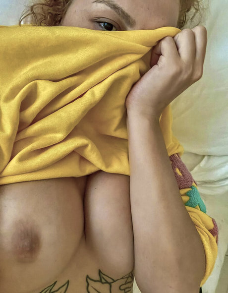 Ecem Guvenciler porno perfekte foto