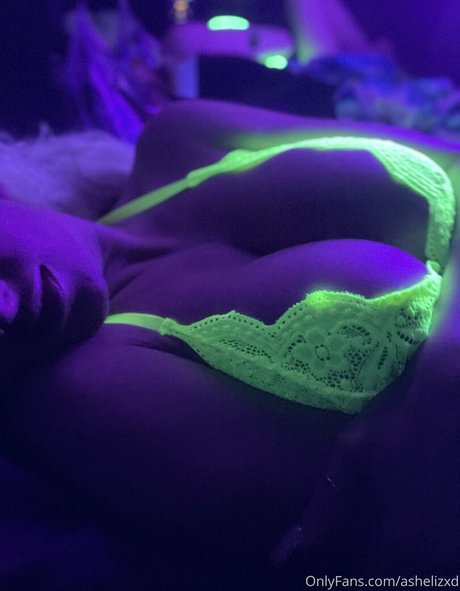 ashelizxd freie nackte bild