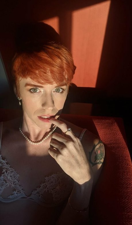 titten-selfie onlyfans erotische kunst foto